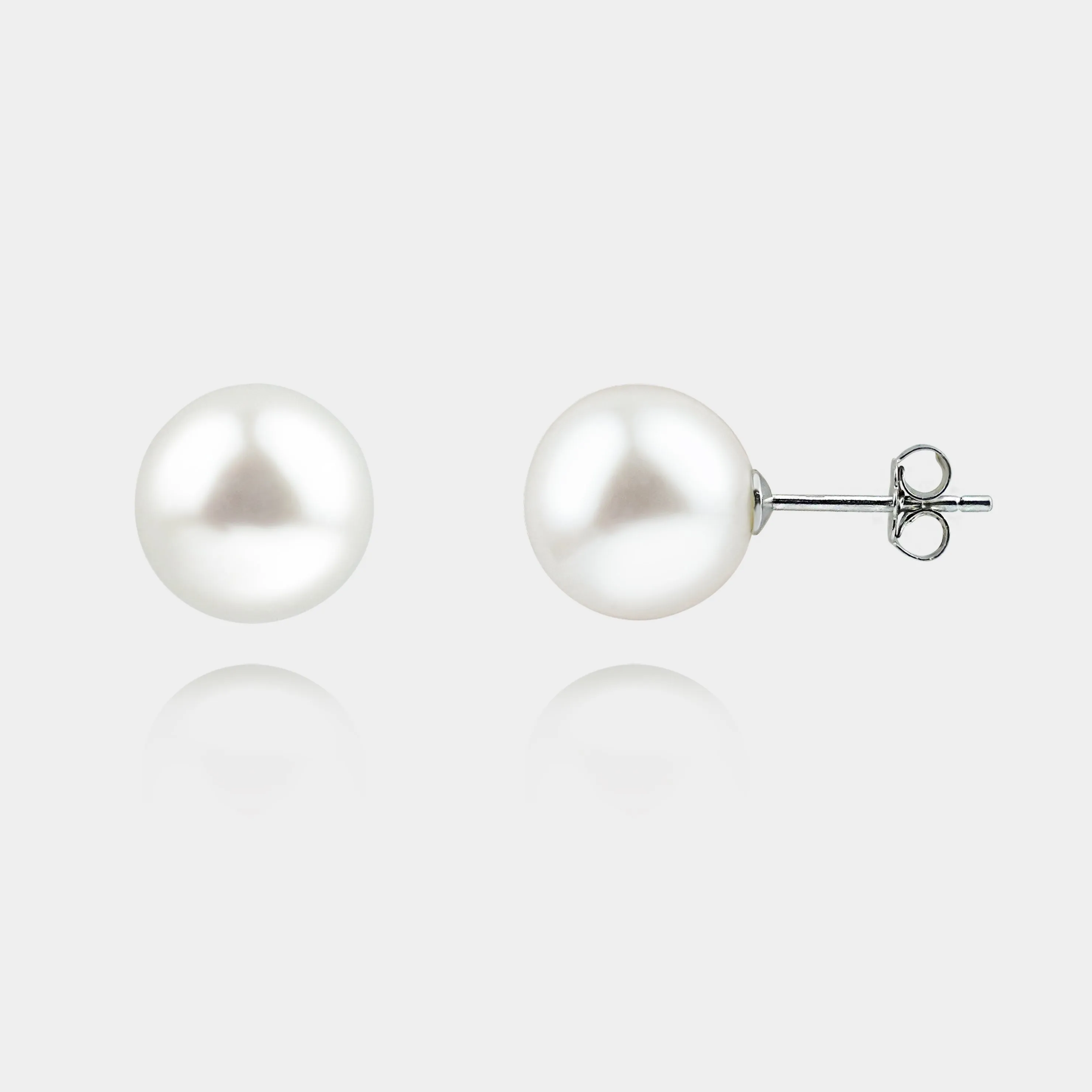 CLASSIC PEARL STUDS