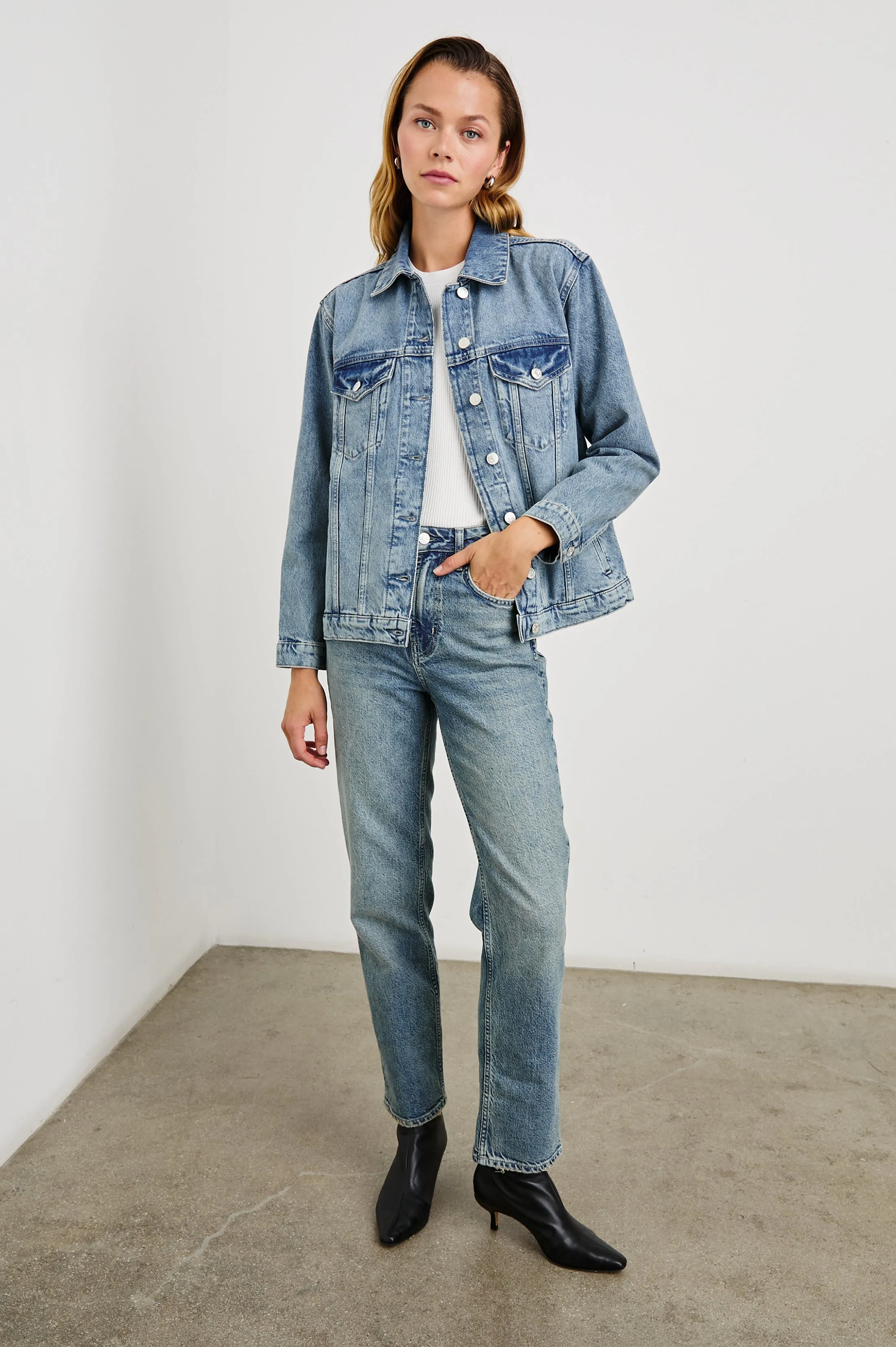 GROVE BOYFRIEND TRUCKER JACKET - EMBOSSED INDIGO