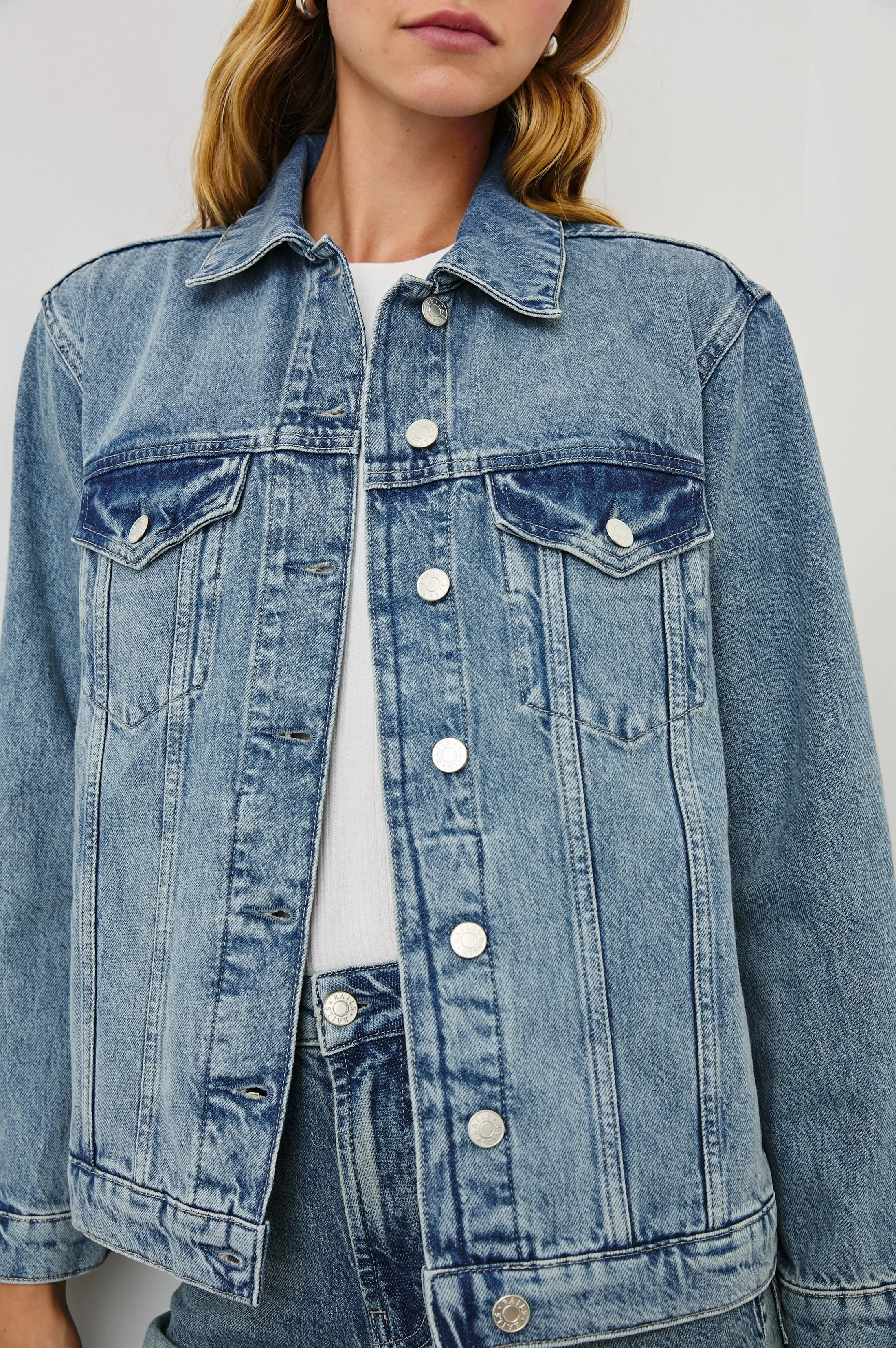 GROVE BOYFRIEND TRUCKER JACKET - EMBOSSED INDIGO