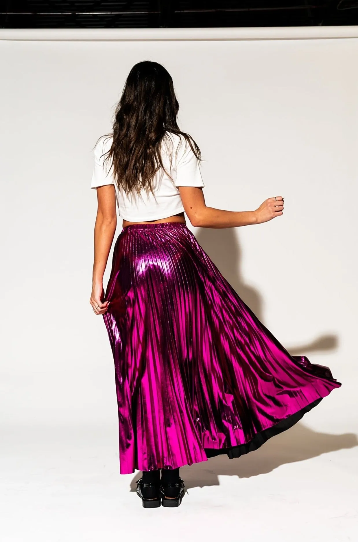 Metallic Pleated Midi Skirt in Cosmic Pink