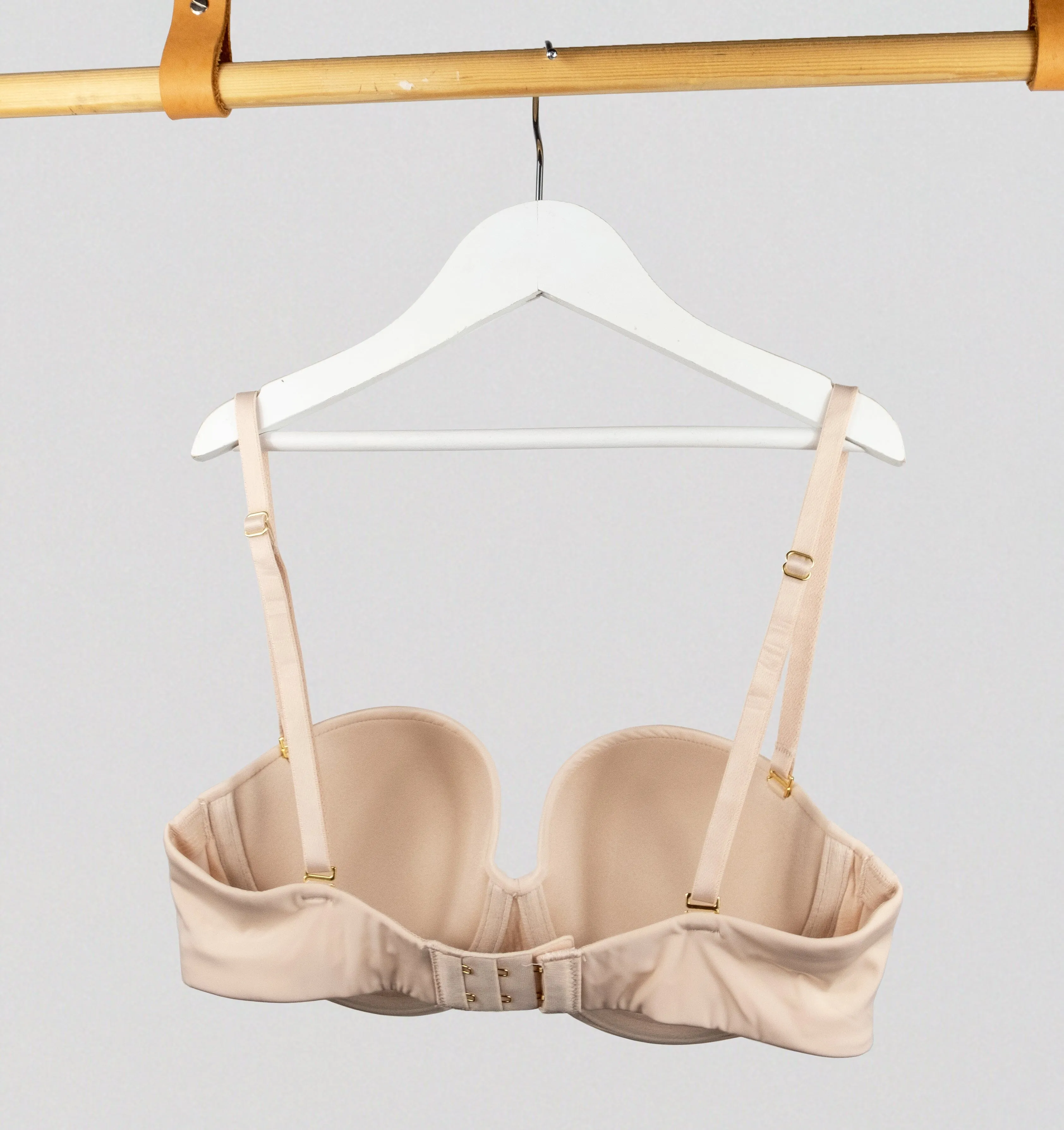 Seamless plunge strapless [Latte]